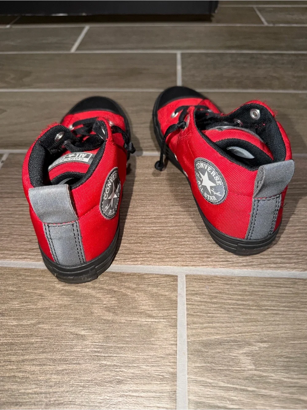 Converse bright red